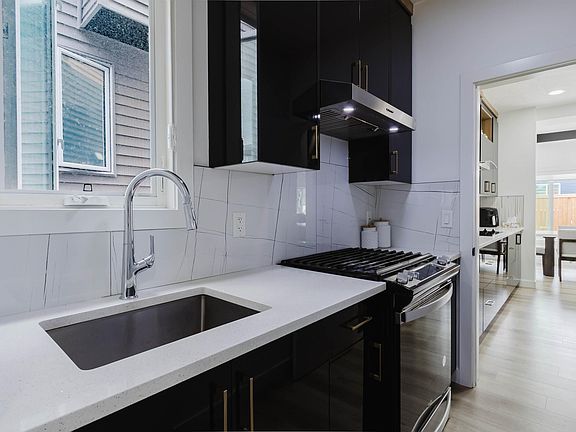 3rd image of 5320 Kimball Pl SW