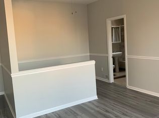 1147 W Grand Ave #4, Chicago, IL 60642