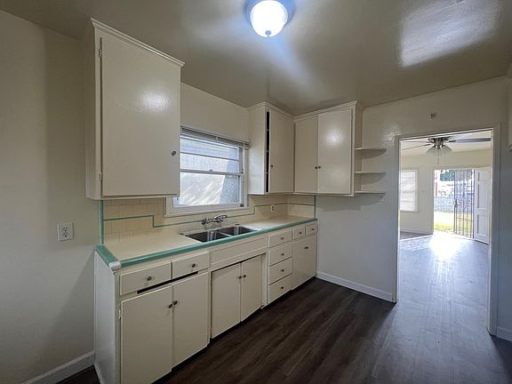 5th image of 5931 Camellia Ave #5931