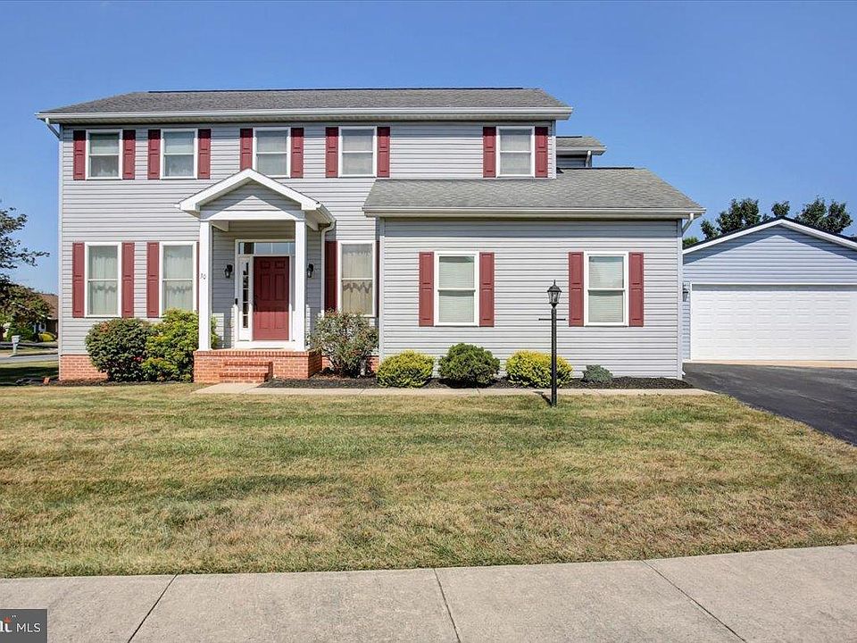 1st image of 30 Parkwood Dr