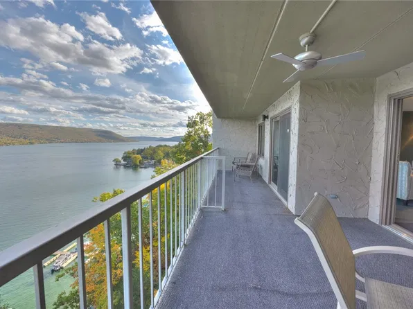 82 Cliffside Dr, Canandaigua, NY 14424