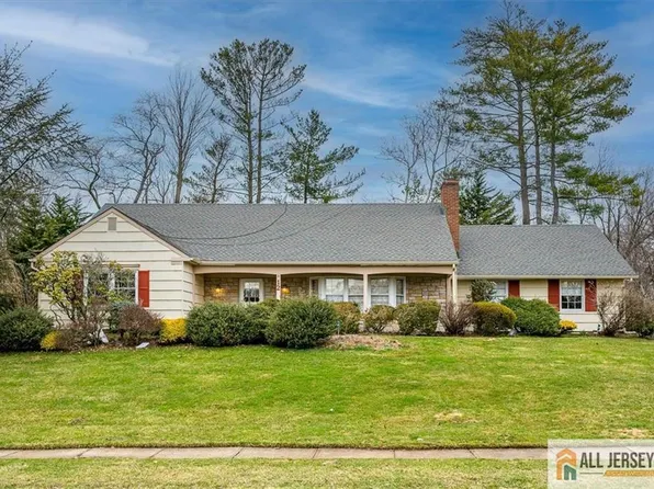 12 Lakeridge Dr, Matawan, NJ 07747