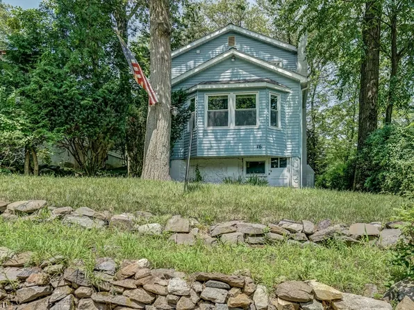 16 Larsen Trl, Hopatcong, NJ 07843