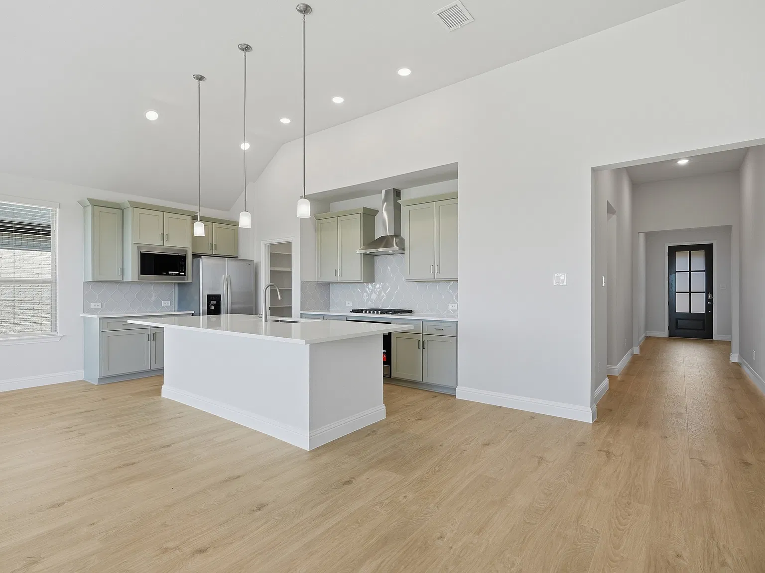 3 bed, 1868 sqft, $2,550 — Photo 4