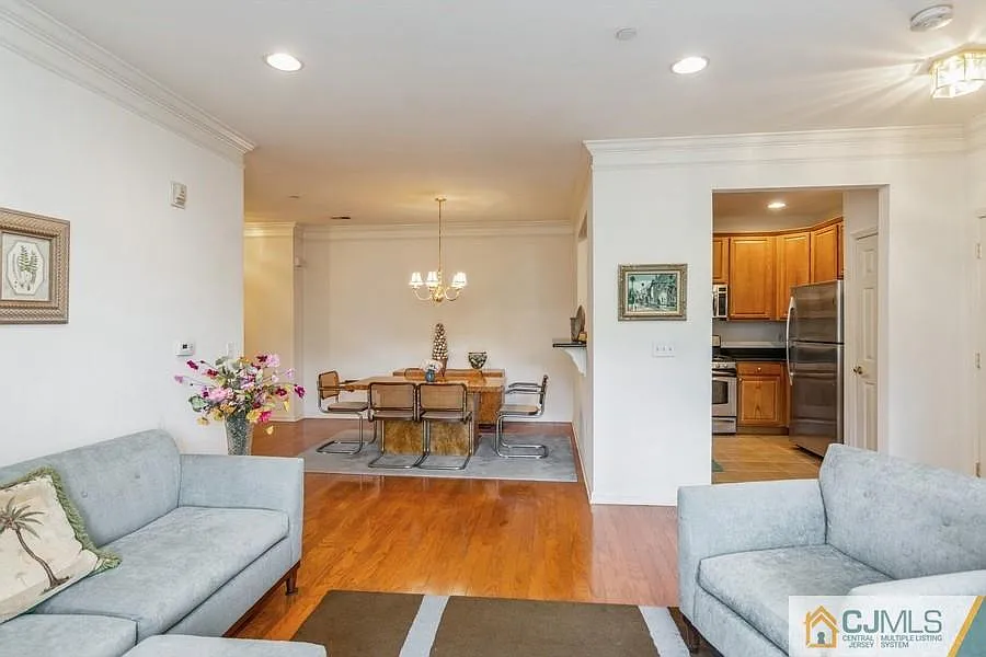 540 Cranbury Rd APT 318 photo 1