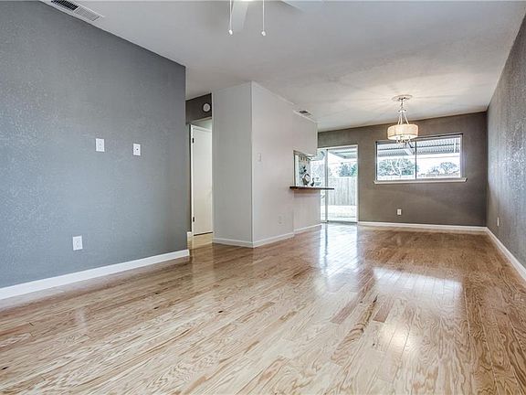 4th image of 4418 Hillsdale Ln