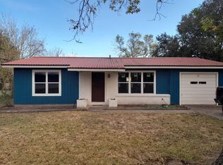 107 Brown St, Edna, TX 77957