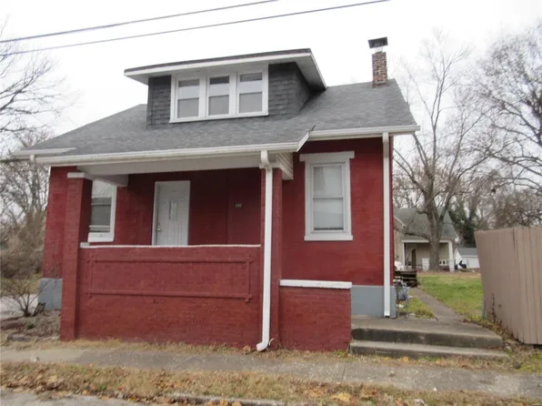 200 N 12th St, Belleville, IL 62220
