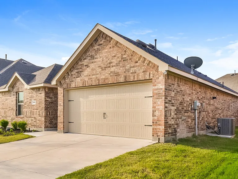 403 Gallop Dr — Photo 3