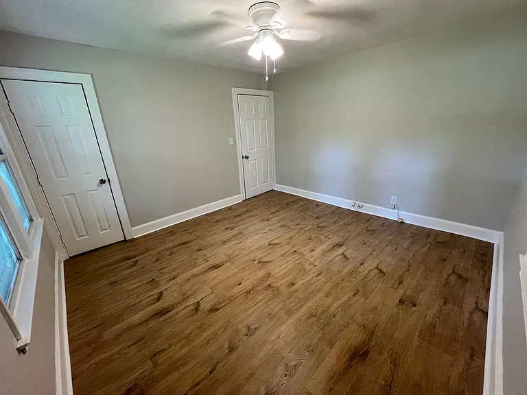 229 W 3rd Ave — Photo 12