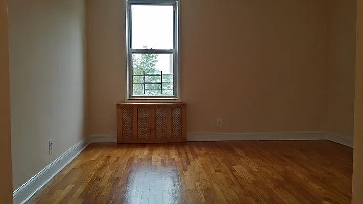 Rented by Realty Queens LLC | media 22