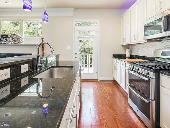 4th image of 201 Vanguard Ln