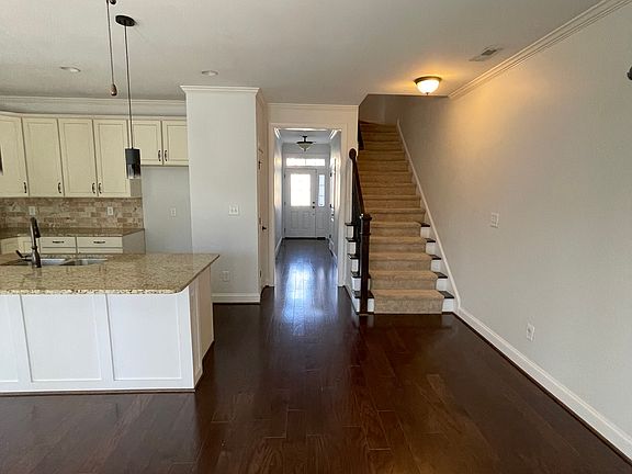 3rd image of 748 Carolina Ave