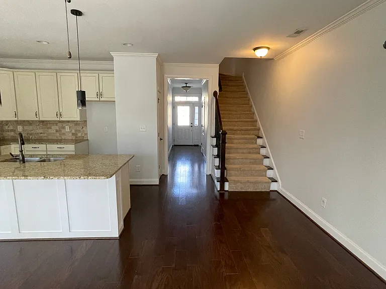 748 Carolina Ave — Photo 3