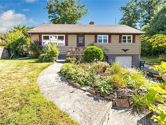 2nd image of 270 Lakeside Dr