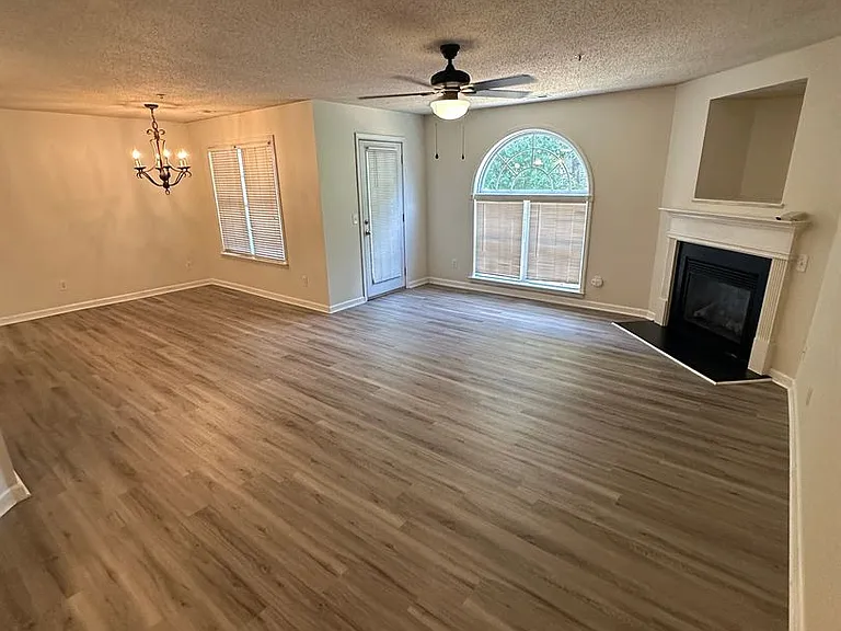 3475 Forestdale Dr #2B — Photo 4