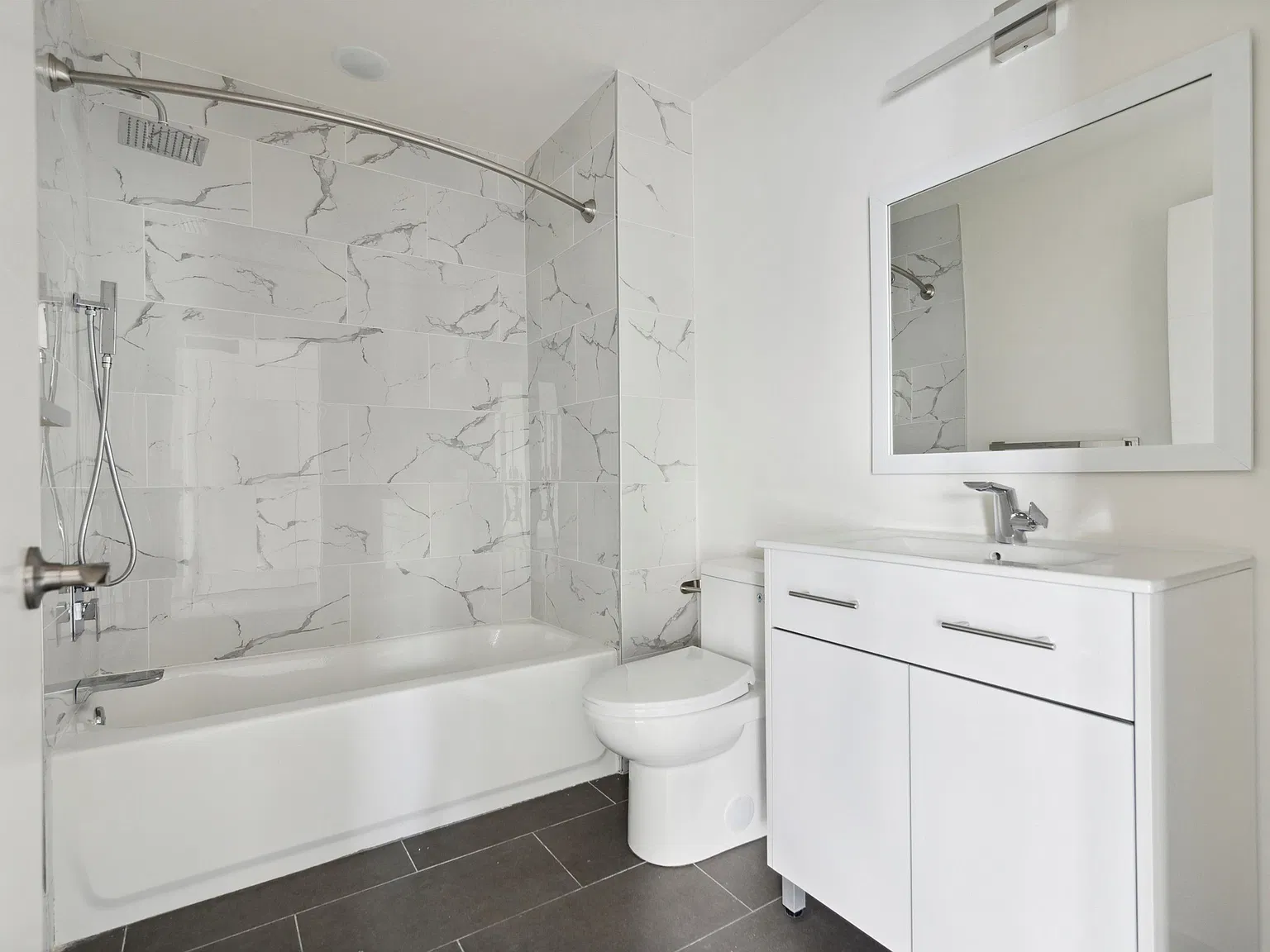 2 bed, 947 sqft, $2,200 — Photo 3