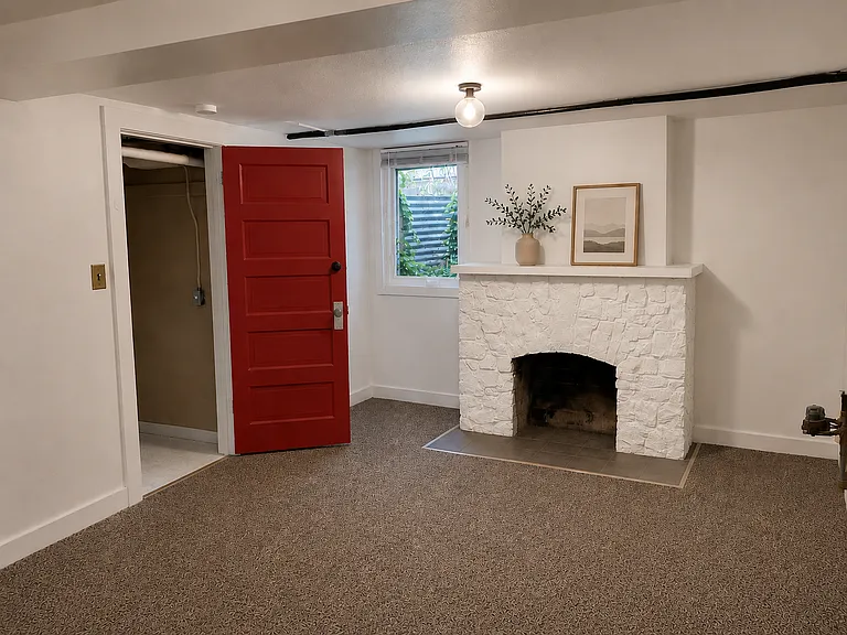 611 W Mulberry St — Photo 11
