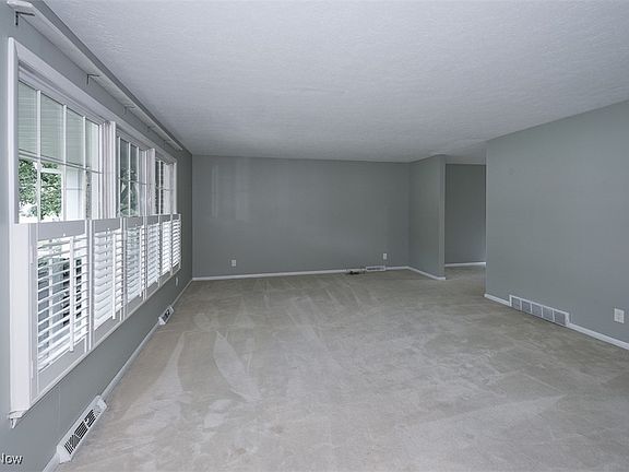 5th image of 30310 Crestview Dr