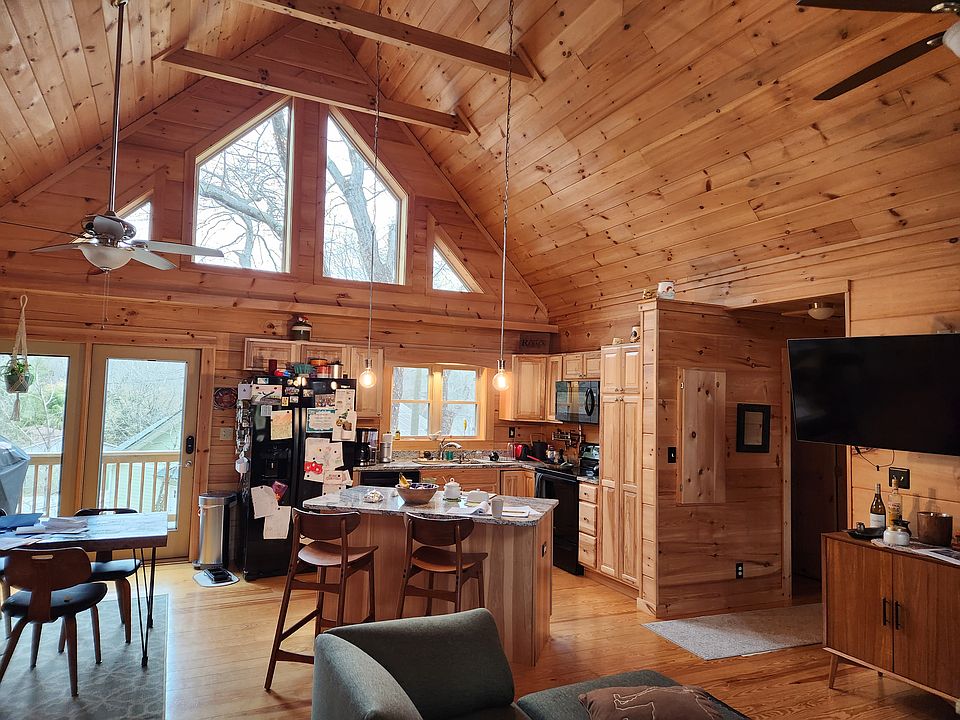Log cabin open floorplan