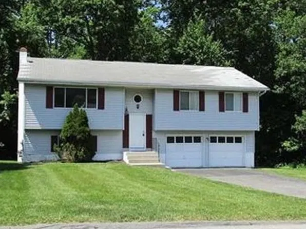 11 Lenny Ct, Wappingers Falls, NY 12590