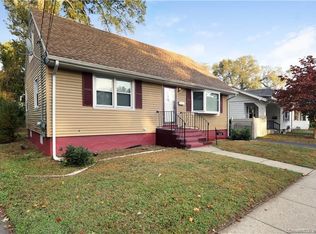 48 Everett St, Stratford, CT 06615