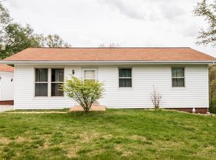 702 Ester Ave, Columbia, IL 62236