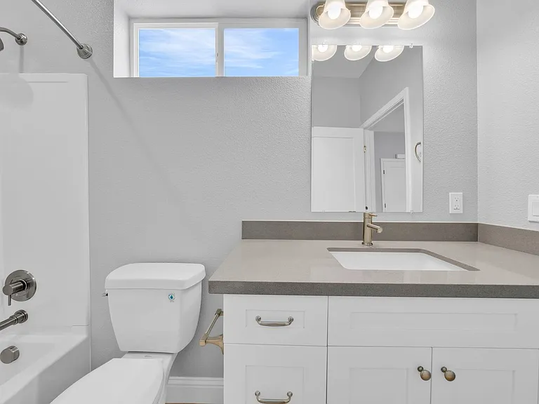 2016 - 2020 Dwight Way — Photo 14