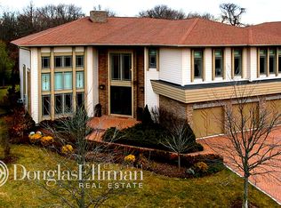 49 Holiday Pond Rd, Jericho, NY 11753