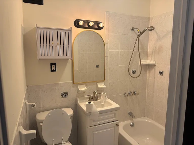 3012 Bronxwood Ave #1B — Photo 4
