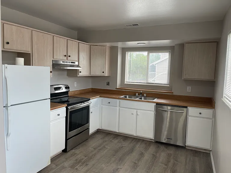 1002 Mazatlan Cir #B — Photo 10