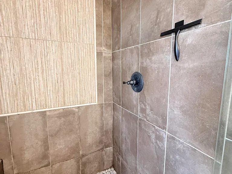 2414 Heritage Cir — Photo 20