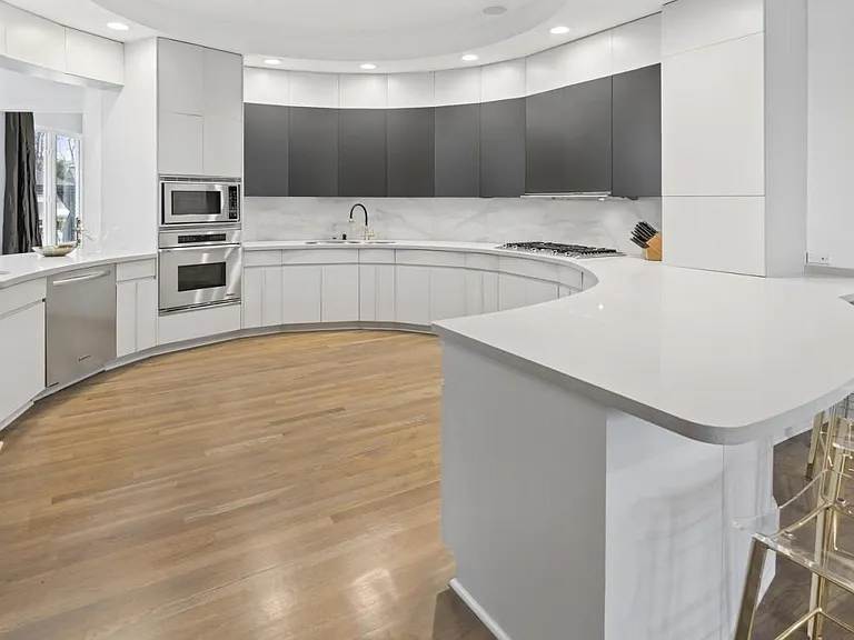 997 Davis Dr — Photo 30