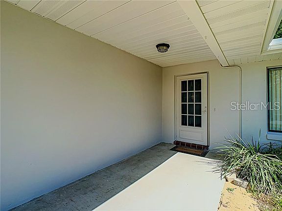 4th image of 998 Sweetbrier Dr