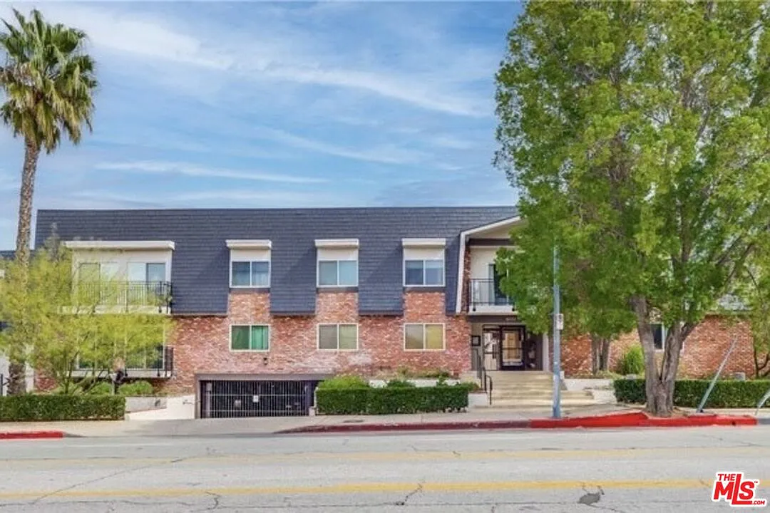 3 bed, 2.0 bath, 1210 sqft, $3,500 — Photo 1