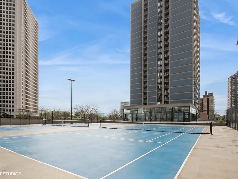 5320 N Sheridan Rd #1503 — Photo 16