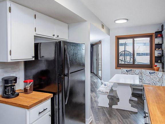 5th image of 26 10th St W Unit 709