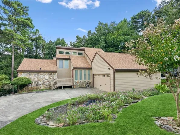 1616 Maple Ridge Dr, Suwanee, GA 30024