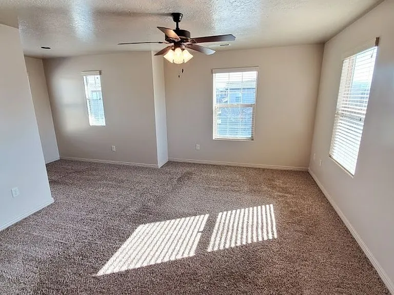 671 N Bluffview Cir — Photo 28