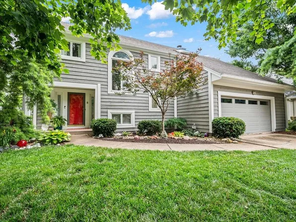 11309 Slater St, Overland Park, KS 66210