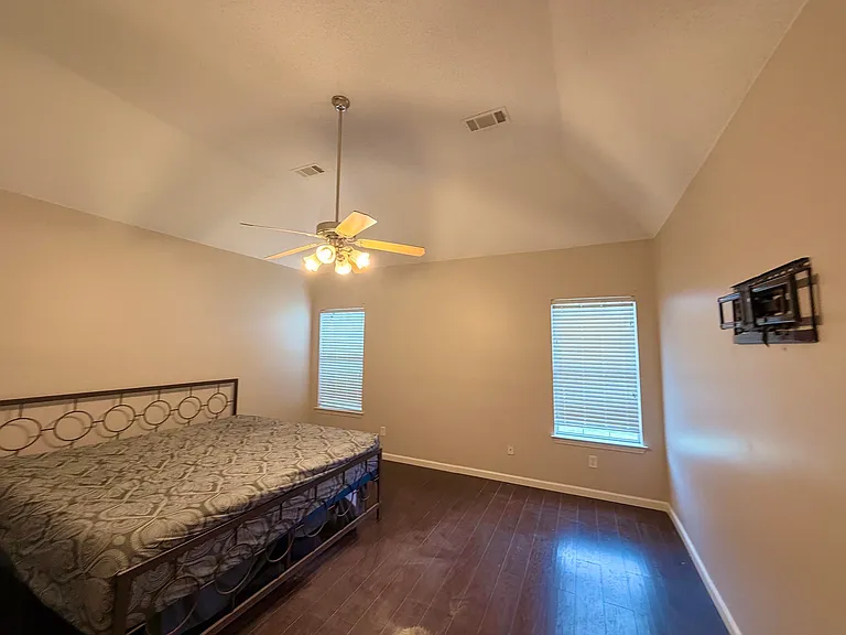 240 Magnolia Garden Ln — Photo 8