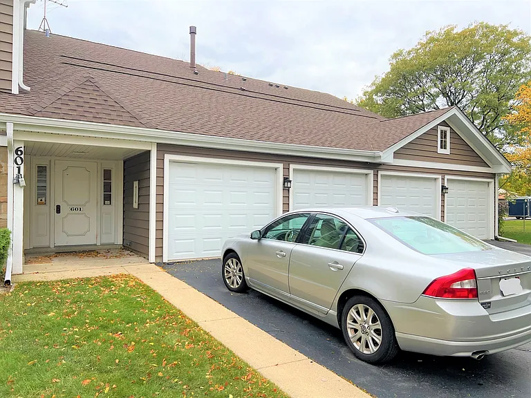 601 Hanover Ct #Z1 — Photo 1