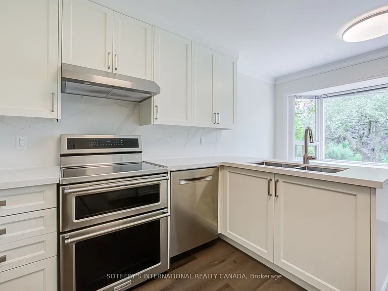 25 Abinger Cres — Photo 17
