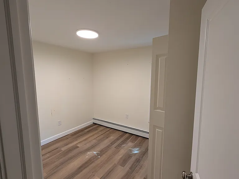 31-33 Glen St #31 — Photo 13