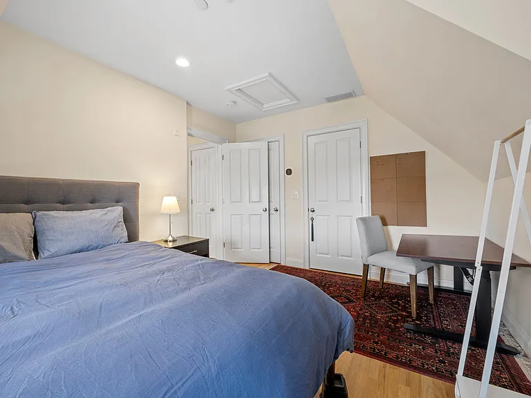 Third floor bedroom with breathtaking views of the city