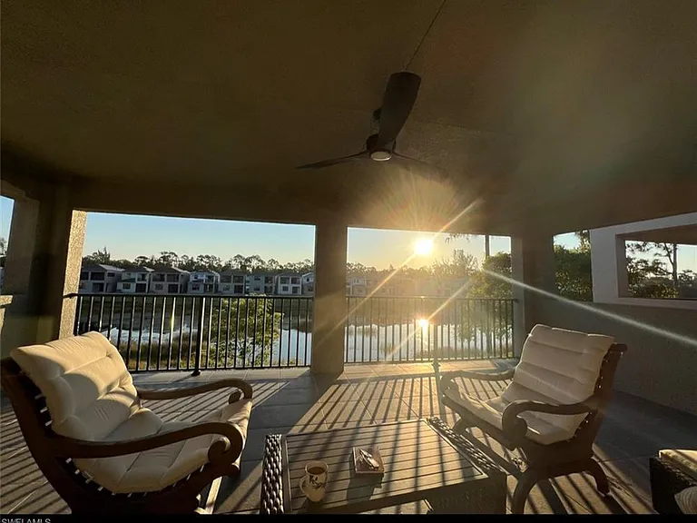 Second floor large screened lanai