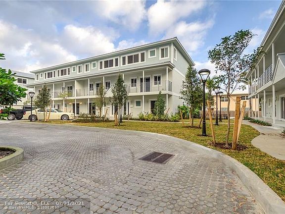 3rd image of 603 NE 28th St APT 2