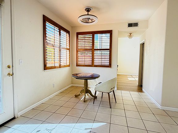 5th image of 3 Catalpa Ln