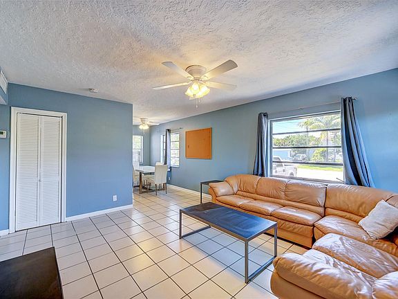 3rd image of 109 SE 11th Avenue
