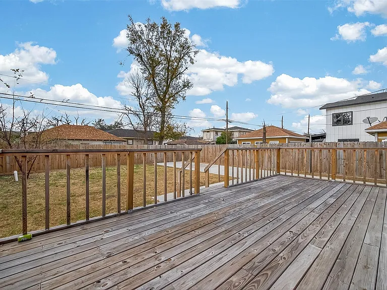 4309 Beggs St — Photo 36